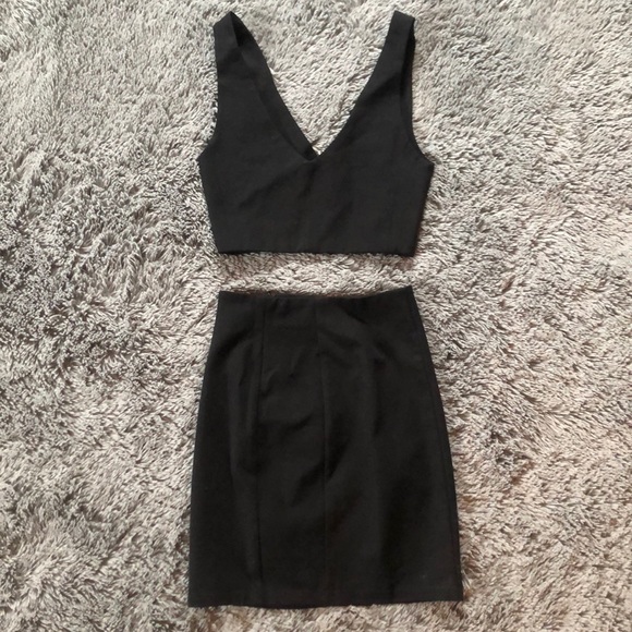 Signature8 Dresses & Skirts - Signature8 Matching Black Bodycon Skirt&Crop Set S